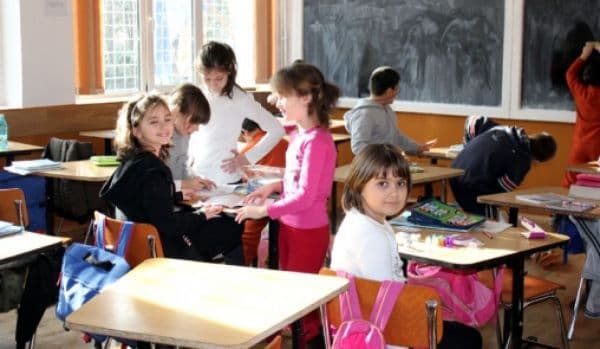Ce fac la şcoală elevii care NU AU ALES RELIGIA. Au două variante!