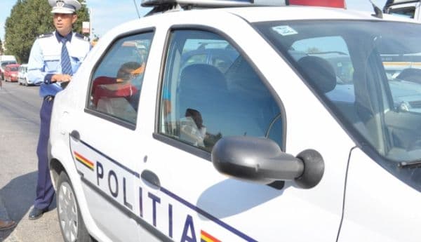 Încă un inconștient depistat de polițiști în timp ce conducea fără să dețină permis de conducere
