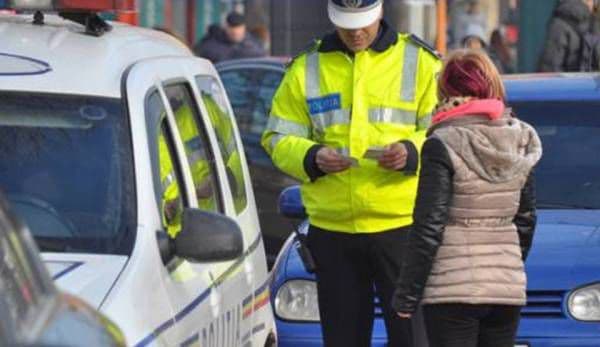 Poliţiştii rutieri au împărțit amenzi pietonilor indisciplinați