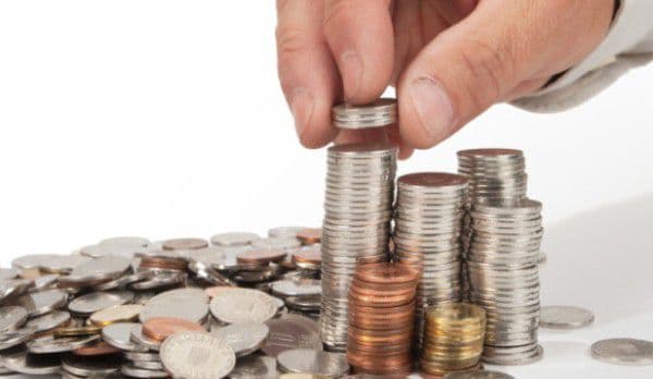 Guvernul vrea să oblige prin lege privații să nu scadă salariile după transferul contribuțiilor la angajat: „Statul are dreptul!”