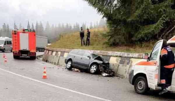 Accident cu două victime produs într-o curbă periculoasă, de un şofer din județul Botoşani