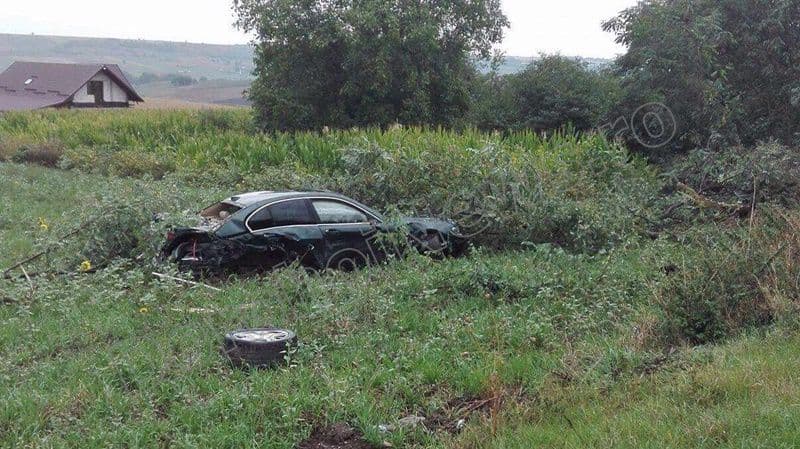Accident! Două mașini s-au ciocnit la ieșirea din Dorohoi spre Șendriceni – FOTO