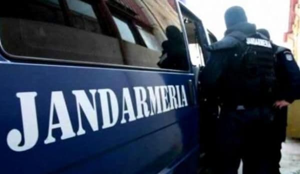 Doi elevi de liceu victimele unui furt în plină zi