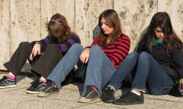 Descoperire şocantă despre copiii născuţi între 1995 şi 2012. Ce le lipseşte