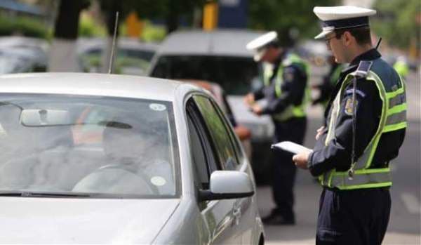 Polițiștii botoșăneni în acțiune: 73 de mașini trase pe dreapta, 21 amenzi aplicate, un permis reținut