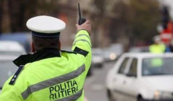 Radarele polițiștilor, date peste cap în weekend: 166 de șoferi amendați pentru depăşirea vitezei legale