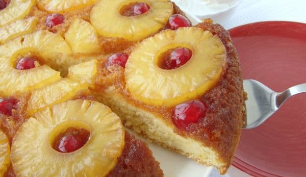 Prăjitură răsturnată cu ananas