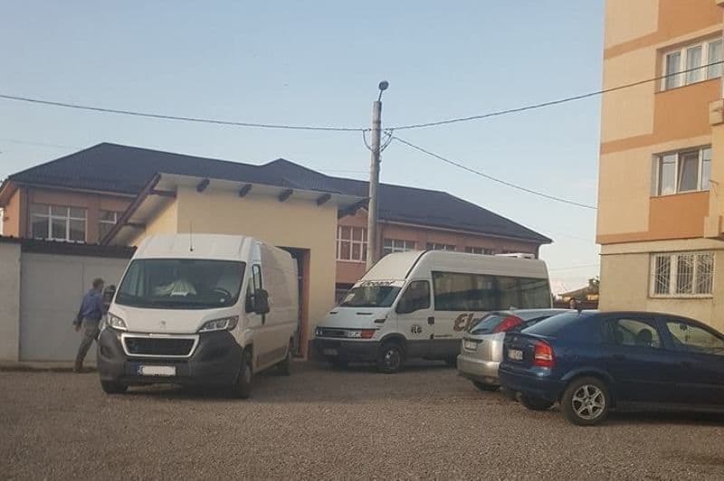 Primim la redacţie – „Nu avem unde să parcăm mașinile pentru a putea duce sau lua copiii de la Grădiniță” - FOTO