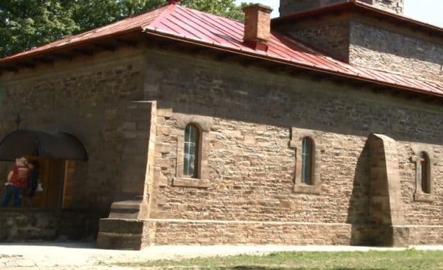 Biserica din piatră de la Costineşti – Leorda, va fi resfinţită, duminică, de PS Calinic Botoşăneanul