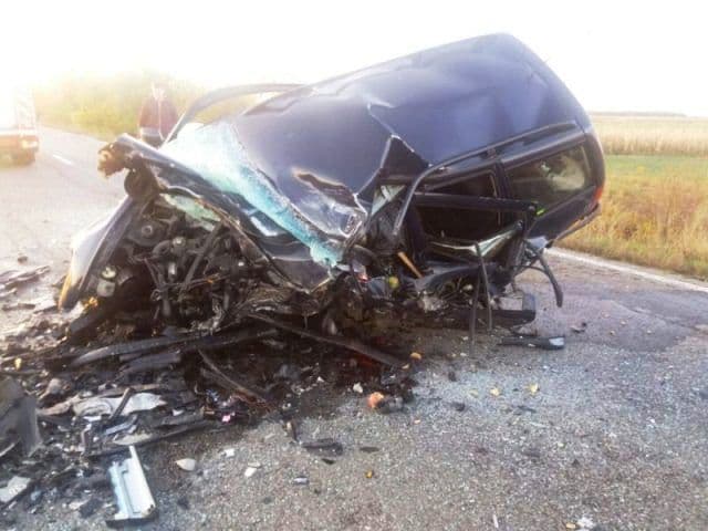 Accident groaznic în județul Suceava soldat cu 9 victime: Un preot, sora, cumnatul şi unul din copiii acestuia au murit în accident - FOTO
