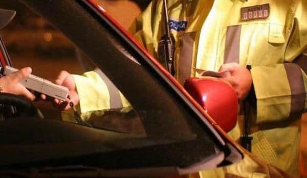 Șofer prins în timp ce conducea beat și fără permis o mașină neînmatriculată
