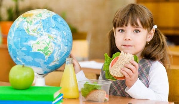 ALIMENTUL pe care copiii din România îl vor primi la şcoală. Aproape toţi parlamentarii PSD au semnat