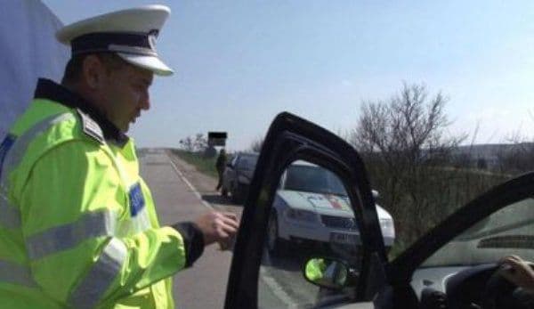 Inconștiență sau tupeu... S-a urcat la volan fără permis și mort de beat!