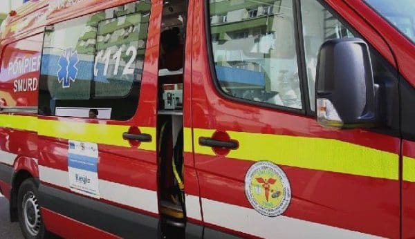 Doi tineri răniți în urma unui accident de circulaţie produs pe fondul neacordării de prioritate