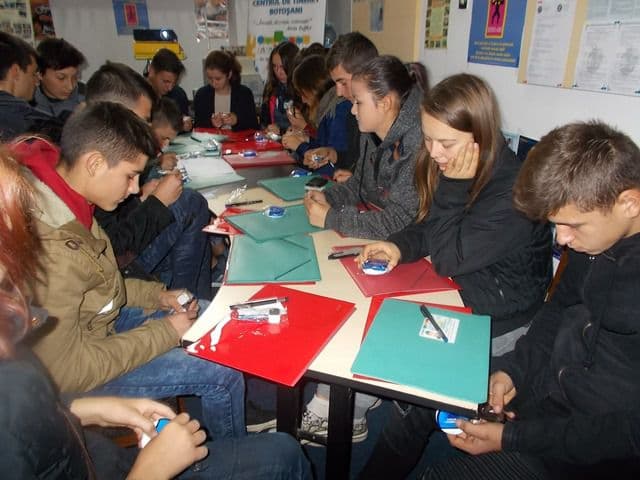 Zeci de tineri prezenți la un seminar pe tematică antidrog la Centrul de Tineret Botoșani - FOTO