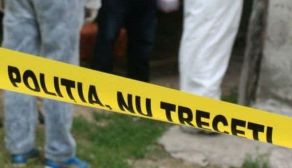 Copil legat de copac și tăiat pe mâini și pe picioare de tatăl său. Individul a fost internat la Spitalul de Neuropsihiatrie