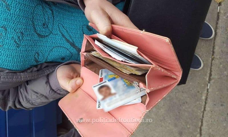 Documente de identitate româneşti false, depistate la controlul de frontieră - FOTO