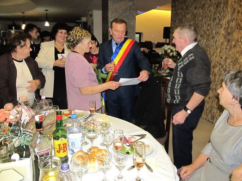 Primăria Dorohoi a sărbătorit 83 de cupluri din Dorohoi într-un cadru festiv - FOTO