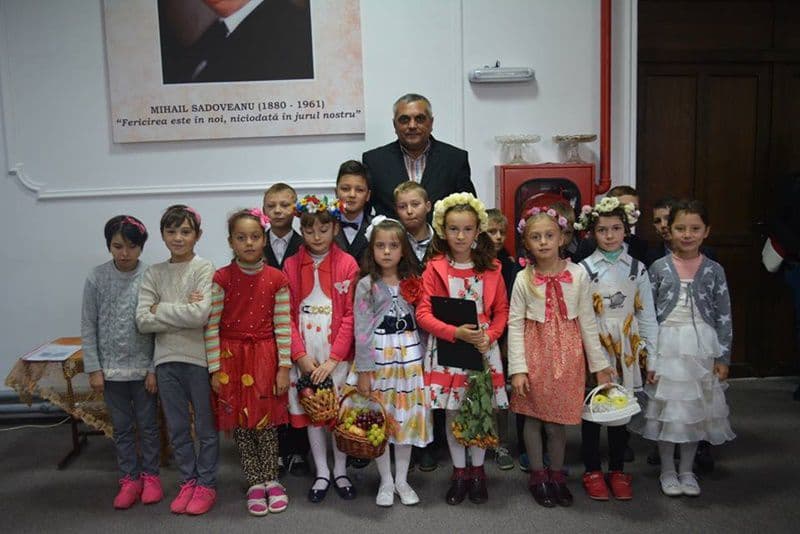 „Armoniile Toamnei” în culori artistice la Școala Gimnazială „Mihail Sadoveanu” Dumbrăvița - FOTO