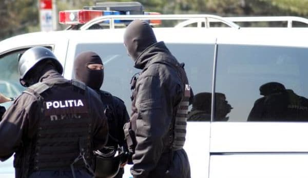 Percheziţii desfăşurate la această oră de poliţiştii din Botoşani, la persoane bănuite de contrabandă cu ţigarete