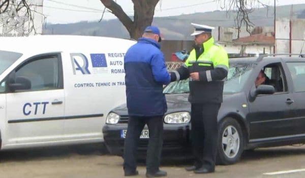 Acţiune comună a Poliţiei și RAR, la Botoșani. Şoferii cu maşini ce aveau defecţiuni tehnice, amendați