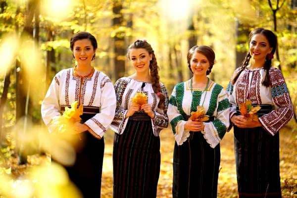 Patru fete din Botoșani promovează județul prin cântec - VIDEO