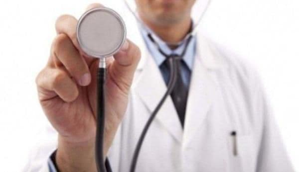 Niciun medic nu își dezinfectează stetoscopul între două utilizări. Iată ce riscăm