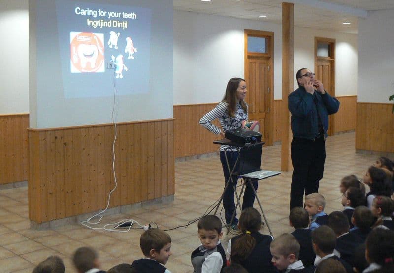 Strălucirea într-un zâmbet de copil, la Școala Cornerstone din Dorohoi - FOTO