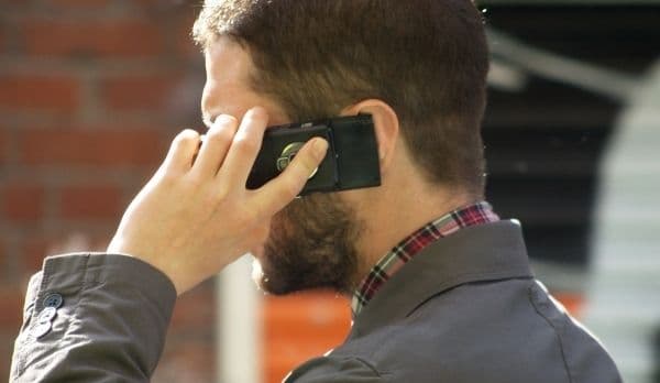 ALERTĂ! O nouă metodă de escrocherie a pus pe jar românii! Mii de oameni au fost înşelaţi, iar factura de la telefon a fost uriaşă!