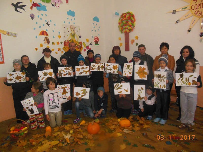 „Toamnă, tu aduci zâmbet și culoare” proiect educațional la Școala Primară din Arborea - Dumeni - FOTO