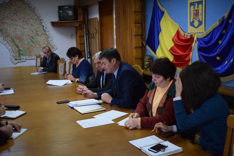 Pe lângă lapte, corn și măr, preșcolarii și școlarii vor primi și biscuiți