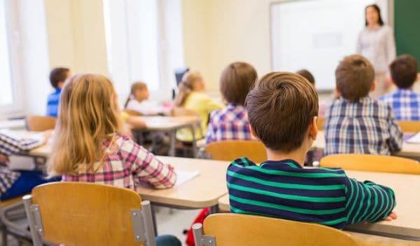 Schimbări uriaşe în Legea Educaţiei - se vrea introducerea învăţământului obligatoriu de 15 clase