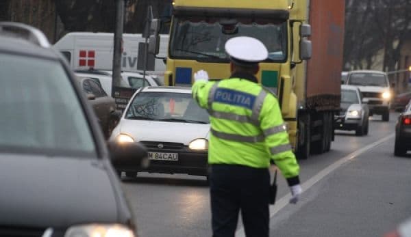 Poliţia a intensificat controalele. Sute de persoane legitimate bunuri confiscate şi amenzi usturătoare…