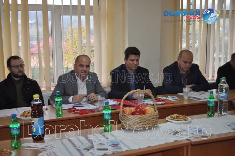 Întâlnire a micilor fermieri în vederea asocierii pentru a beneficia de fonduri de dezvoltare - FOTO