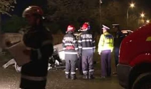 Un tânăr din Şendriceni a ajuns la spital după ce a intrat cu mașina în mai mulţi copaci de pe marginea drumului