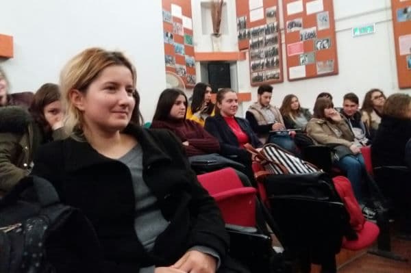 Activitate interactivă între elevi și presă desfășurată în amfiteatrul Colegiului „Grigore Ghica” Dorohoi