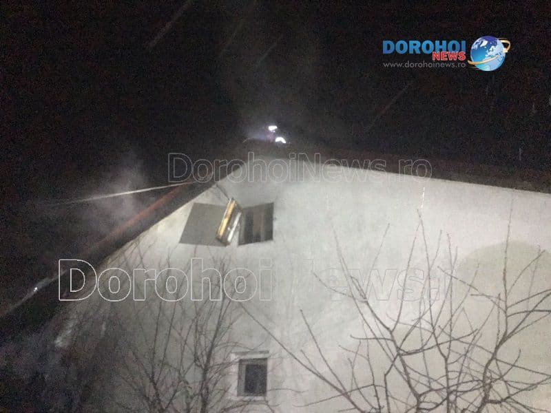Incendiu izbucnit la o casă de pe strada 1 Decembrie din Dorohoi. Intervenția promptă a pompierilor a limitat pagubele - FOTO