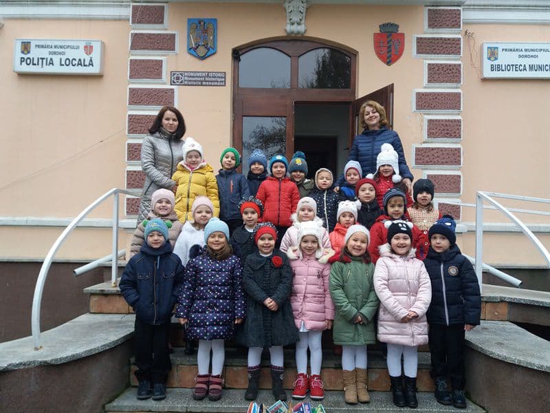„Prietenii cărților” – activitate desfășurată la Biblioteca Municipală Dorohoi de către preșcolarii de la Grădinița cu P.P. nr. 6 Dorohoi - FOTO