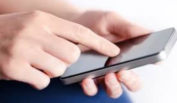 Dacă te sună un necunoscut și te întreabă „Mă auziți acum?”, închide imediat telefonul!