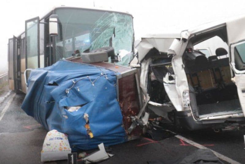 Microbuz cu români implicat într-un grav accident în Ungaria: 3 morți și 5 răniți - VIDEO