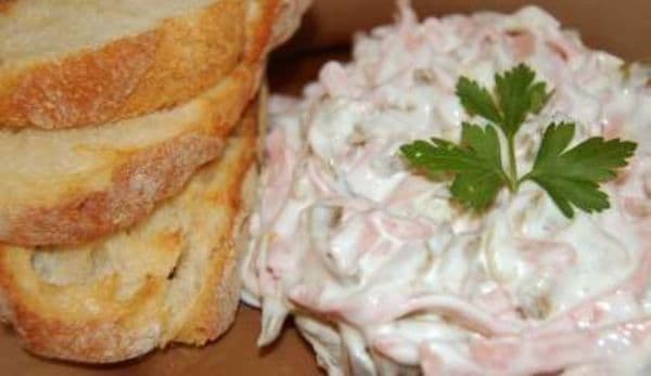 Salată cu șuncă presată