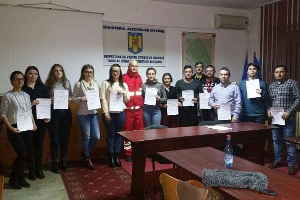 Voluntarii familiarizaţi cu autospecialele, echipamentele şi misiunile ISU Botoşani