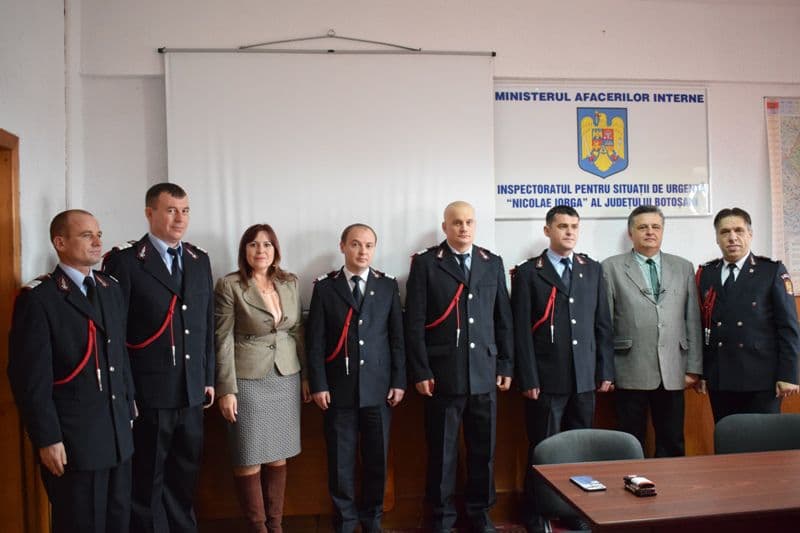 Pompieri botoşăneni avansaţi în grad, de Ziua Naţională a României