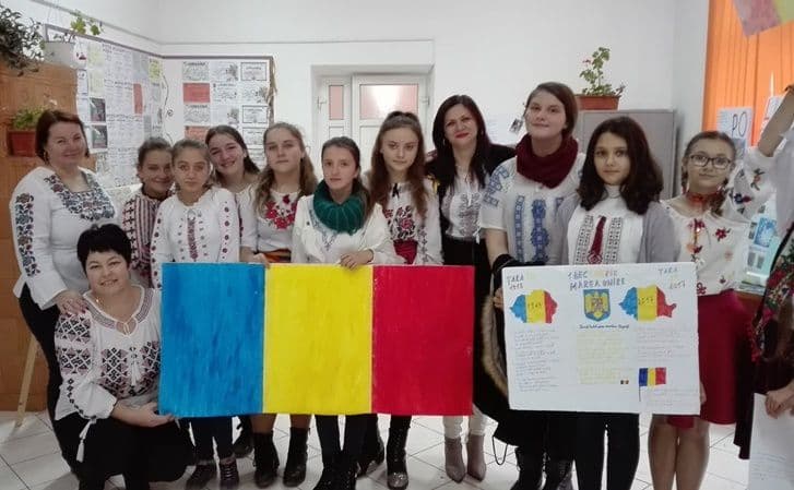 Marea Unire sărbătorită la Şcolile Rediu şi Rădăuţi – Prut – FOTO