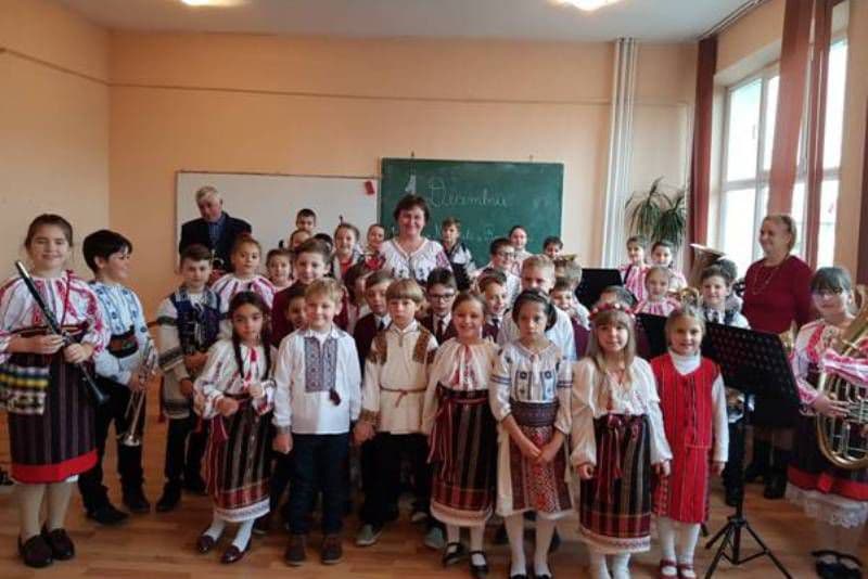 Marea Unire sărbătorită de către elevii Școlii Gimnaziale „Alexandru Ioan Cuza”, Dorohoi - FOTO