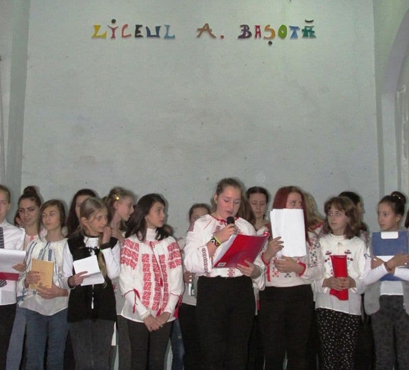 Liceul Teoretic „Anastasie Bașotă” Pomîrla - TOȚI SUNTEM ROMÂNI! - FOTO