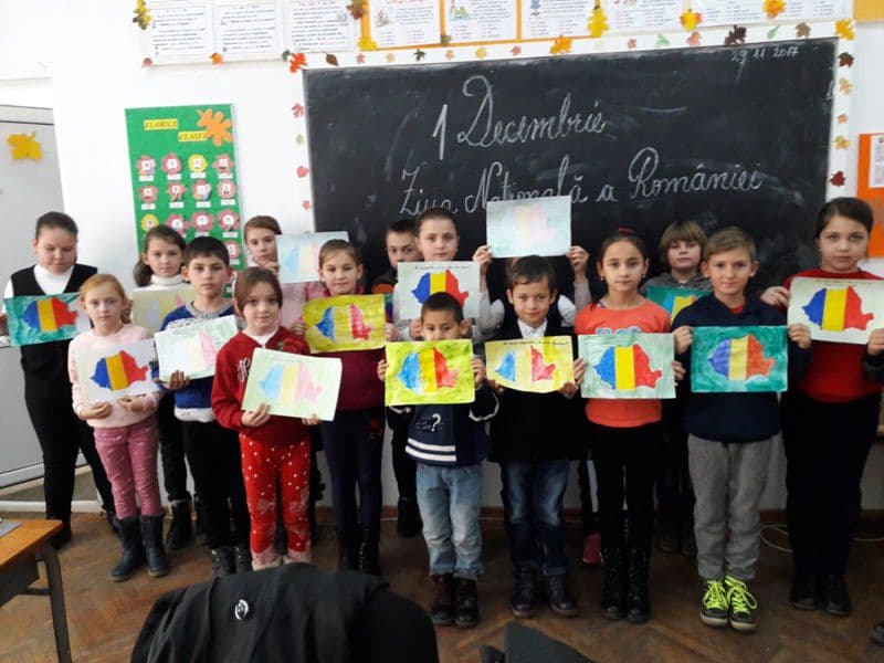ZIUA NAŢIONALĂ A ROMANIEI la Şcoala Gimnazială „Dimitrie Romanescu” Dorohoi - FOTO