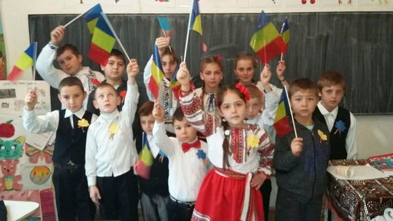 Şcoala Primară Nr.8 Călugărenii Vechi, alături de Şcoala Primară Nr.9 Călugărenii Noi, în straie de sărbătoare - FOTO