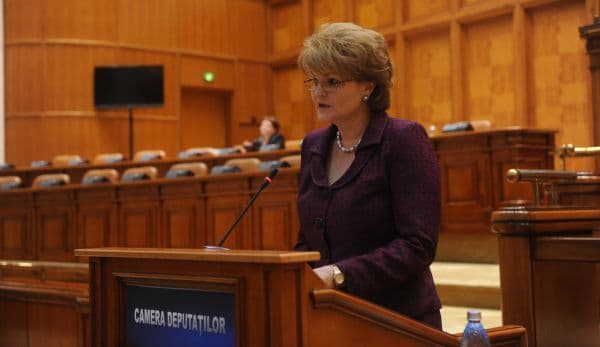 Huncă: „Prioritatea mea ca deputat pentru perioada următoare este înființarea și utilarea cabinetelor pentru medicină școlară în unitățile de învățămâ