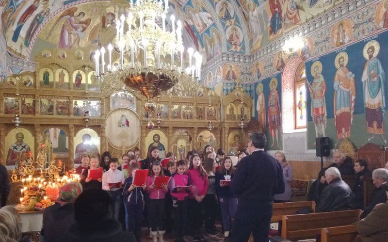 Să împodobim bradul cu colinde de Crăciun! - FOTO